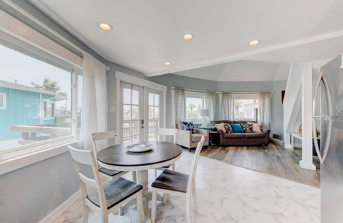 Port Aransas House | Villa Del Sol- AMAZING OCEAN VIEWS! Pool! Pets ok Heated Pool access