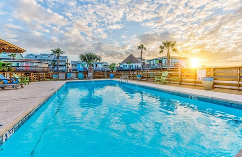 Port Aransas House | Villa Del Sol- AMAZING OCEAN VIEWS! Pool! Pets ok Heated Pool access