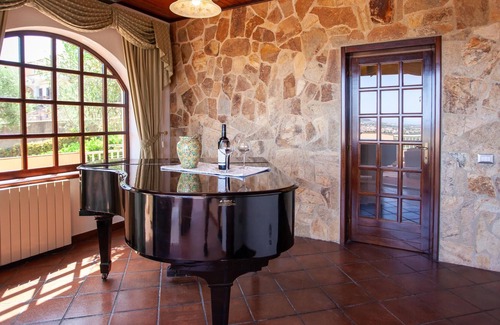 Luddui House | Villa delle Rose with sea view, Wi-Fi, air conditioning, swimming pool, garden, balcony and terrace