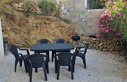 Gabian Apartment | Villa des Moulins, in quiet neighborhood.