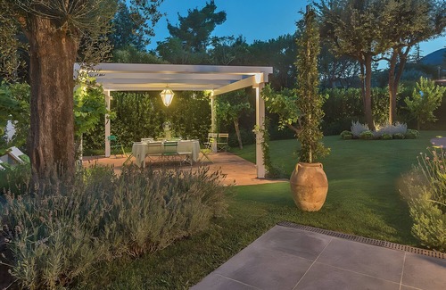 Ischia Porto Villa | Villa 'Di Charme Ischia Porto' with Shared Terrace, Wi-Fi and Air Conditioning