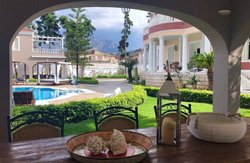 Egira Villa | Villa Dolphin - Beachfront Maisonette with Pool