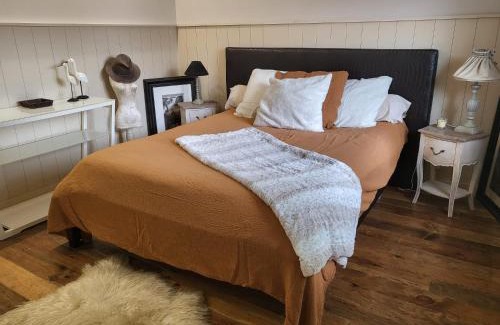 Saint Laurent de la Pree Bed & Breakfast | Villa du Bois Lilas