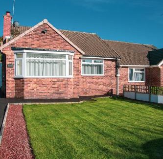 Northampton Villa | Villa Emma - Luxury Bungalow for Work & Family