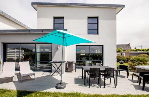 Sibiril House | Villa Enora Bretagne Piscine Intérieure Partagée Jacuzzi privatif 100m Plage