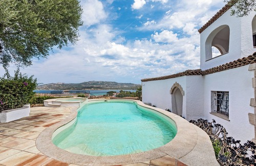 La Conia Villa | Villa Erica with Pool and wide sea view, close to the beach.