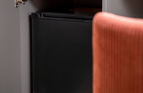 Adrano Villa | Villa Esclusiva con Piscina a Sfioro nel Cuore Dell'oro Verde Dell'etna