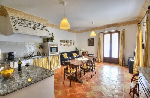 Praiano Villa | Villa Fabiola: A bright and elegant three-story villa with the fascination of the typical and ancient mediterranean houses.