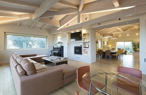 Foiano della Chiana Villa | Villa Fara Grande: An elegant and welcoming three-story villa surrounded by olive groves, with Free WI-FI.