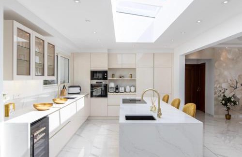 Orient Bay Villa | Villa Fleurs de Lys