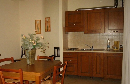 San Baronto House | Villa Floriana D: An elegant and welcoming apartment immersed in a splendid landscape, in the heart of a wonderful little town, with Free WI-FI.