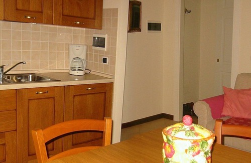 San Baronto House | Villa Floriana E: An elegant and welcoming apartment immersed in a splendid landscape, in the heart of a wonderful little town, with Free WI-FI.