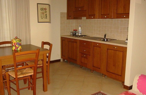 San Baronto House | Villa Floriana E: An elegant and welcoming apartment immersed in a splendid landscape, in the heart of a wonderful little town, with Free WI-FI.