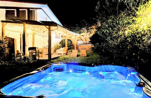 Biscarrosse Plage Villa | Villa Forêt swimming pool and jacuzzi 10mn walk Biscarrosse Plage