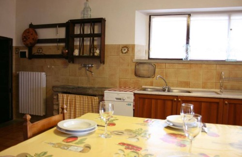 Monte San Savino Other | Villa for 8 to 12 people in the outskirts of Monte San Savino in Tuscany - with private pool, table