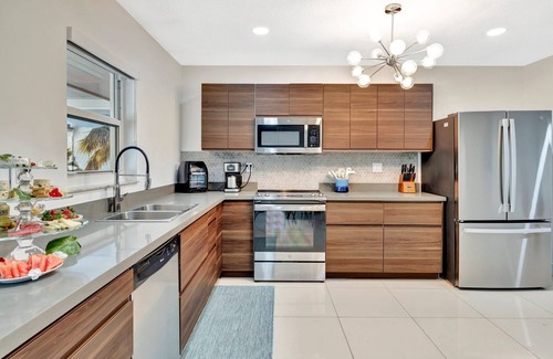 Fort Lauderdale House | Villa Ft Lauderdale XL Pool, playground, firepit, BBQ, beach, Family Paradise