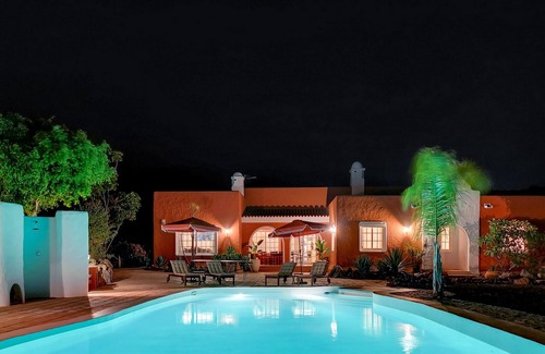 Granadilla de Abona Villa | Villa Granjo Delite | 4 Bedrooms | Heated Pool | Sauna | Private Gym | Professional Poker Table | Mountain & Sea Views | Charco del Pino | Tenerife