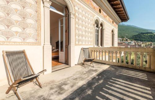 Malcesine Villa | Villa Gelmi front lake