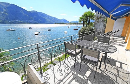 Minusio House | Villa "Genovese al Lago": Exceptional villa with private lake access, indoor pool and own buoy