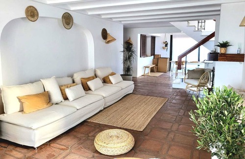 Buenas Noches Villa | Villa 'Granados' with Sea View, Wi-Fi and Air Conditioning