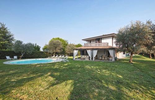 Manerba del Garda Villa | Villa "Grazia" with Wi-Fi, Garden, Terrace, Pool Gym & Sauna