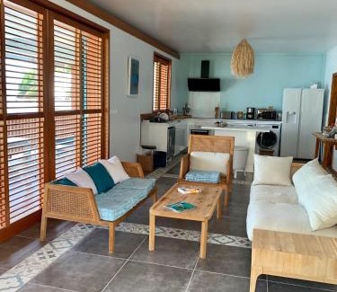 Terre-de-Haut Villa | Villa GRENADINE - CLIM & TERRASSE- Face MER Vue panoramique, les pieds dans l'eau - OFFRE SPECIALE - LES SAINTES