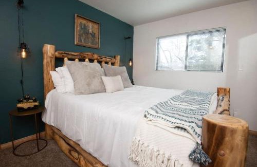 Upper Moonridge House | Villa Grove by Rather Be Properties