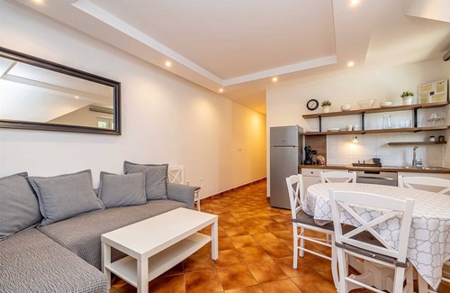 Linardici Apartment | Villa Haya - apartment LANTANA with heated pool