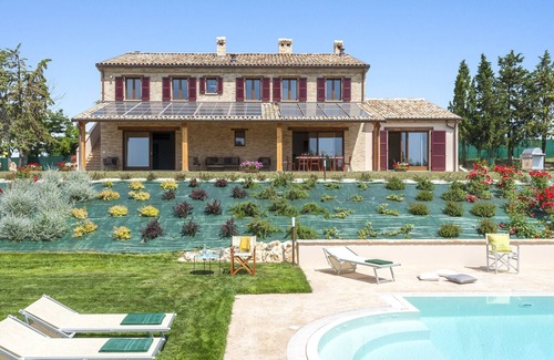 Orciano di Pesaro Villa | Villa I Gelsi 8 Marcheholiday, with infinity pool and hydromassage corner