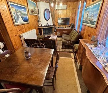 Karpenisi House | Villa Ikaros Ag Apostoloi Attica