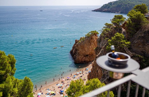 Begur Villa | Villa Illa Roja, a very privat villa with breathtaking views over the Mediteranean