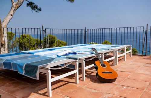 Begur Villa | Villa Illa Roja, a very privat villa with breathtaking views over the Mediteranean