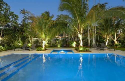 Coral Terrace House | Villa in Coral Gables with Pool Jacuzzi Game Room