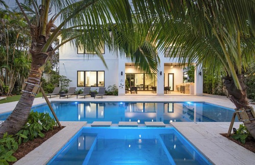 Coral Terrace House | Villa in Coral Gables with Pool Jacuzzi Game Room