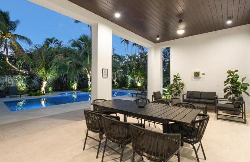 Coral Terrace House | Villa in Coral Gables with Pool Jacuzzi Game Room