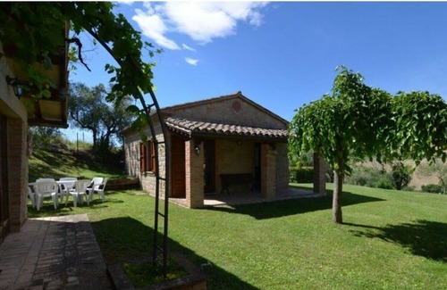 Gualdo Villa | Villa in Gualdo with 6 bedrooms sleeps 15