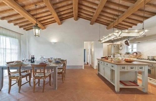 Magliano in Toscana Villa | Villa in Magliano In Toscana with 8 bedrooms sleeps 17