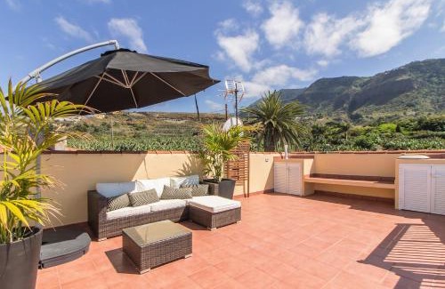 Los Realejos Villa | Villa in protected space in front of the sea