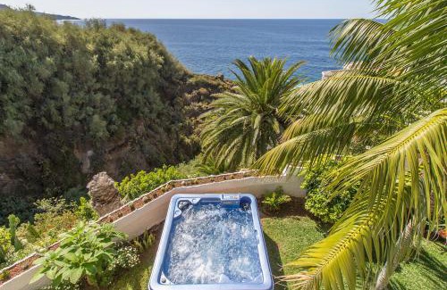 Los Realejos Villa | Villa in protected space in front of the sea