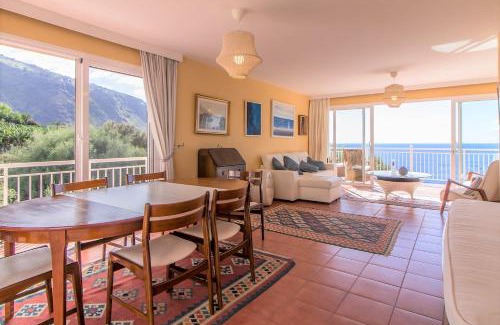 Los Realejos Villa | Villa in protected space in front of the sea