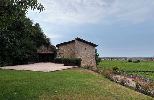 Colognola ai Colli Villa | Villa in the rock, 5000 m2 of garden, 4 bedrooms, immersed in the vineyards