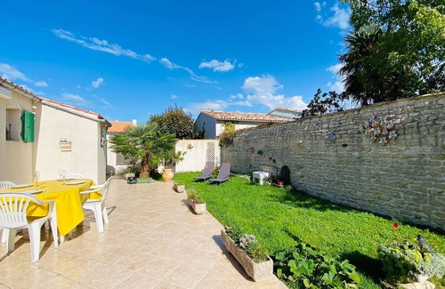 Saint-Martin-de-Re House | Villa in the Remparts with garden and parking