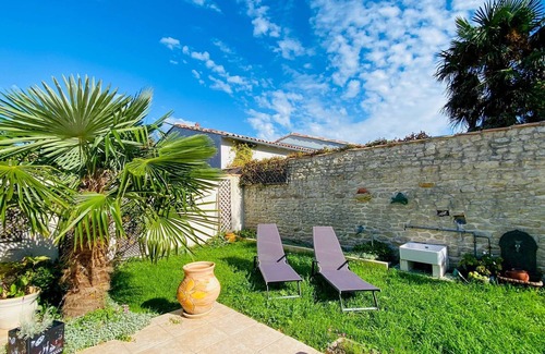 Saint-Martin-de-Re House | Villa in the Remparts with garden and parking