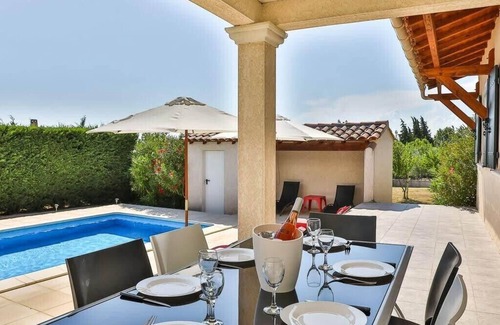 Cairanne Villa | Villa in the Provencal sun among vineyards and olive groves