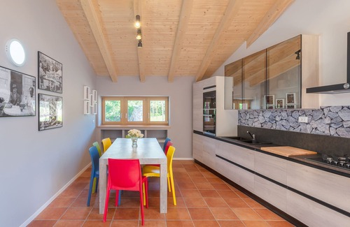 Rovereto Villa | Villa in the vineyards overlooking the mountains