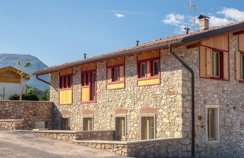 Rovereto Villa | Villa in the vineyards overlooking the mountains