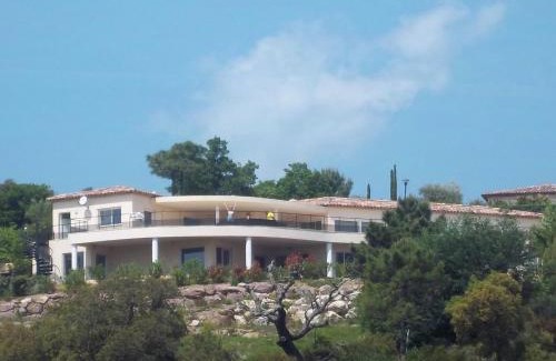 Les Adrets-de-l'Esterel Villa | Villa in Varl with Pool and Hill Views