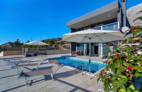 Zelenka Villa | Villa Infinite