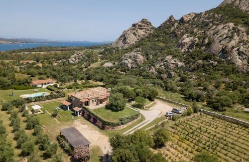 Arzachena Apartment | Villa Iris with Pool