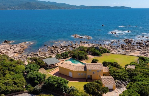 Isolella Villa | Villa ISOLELLA - 4 bedrooms, Presqu'ile de L'ISOLELLA, swimming pool, beach access